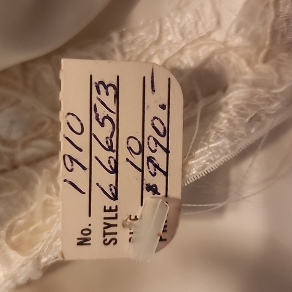 Gorgeous beaded lace sequin gown sold as is - Picture 7 of 11